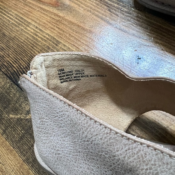 Women’s leather sandal. Never worn! - Picture 4 of 5